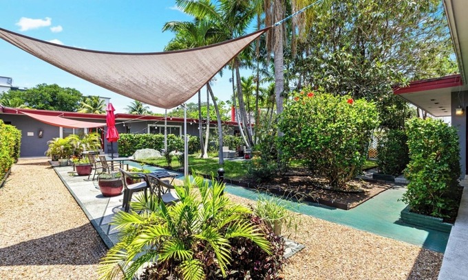Downtown Hollywood Apartamento | Hollywood 1BR Condo: Pets Allowed, BBQ & Parking