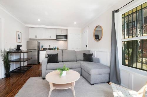 The Flats Apartamento | Hollywood Haven Updated 1BR Apt near Sunset Blvd