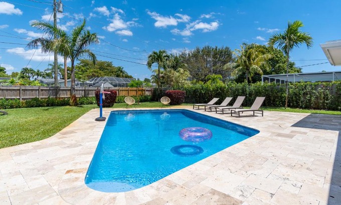 Hollywood Hills Casa | Hollywood Paradise Luxury 4BR 3BA Home and Outdoor Fun with Heated Pool