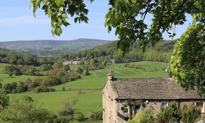 Honley Cabaña | HOLMDALE COTTAGE, family friendly in Netherton, Yorkshire