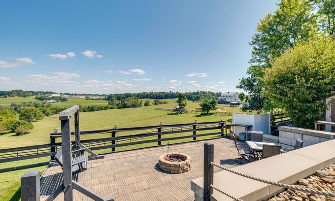 Millersburg Apartamento | 'Holmes With a View' Studio: Millersburg Retreat!