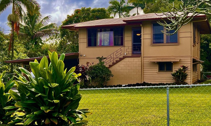 Papaikou Casa | Holo Holo Hale...Quite, secure country home minutes to adventures!