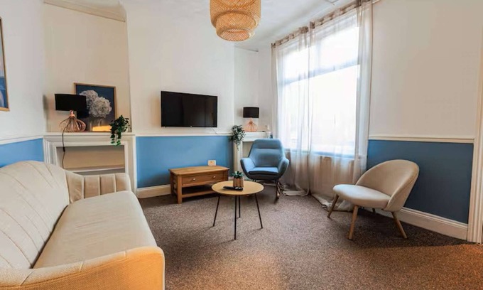 Hartlepool Casa | Holt House Spacious House in Hartlepool