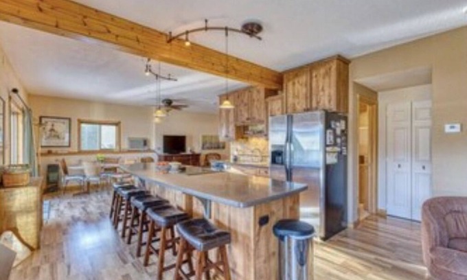Wolf Creek Cabina | Holter Lake Cabin Getaway