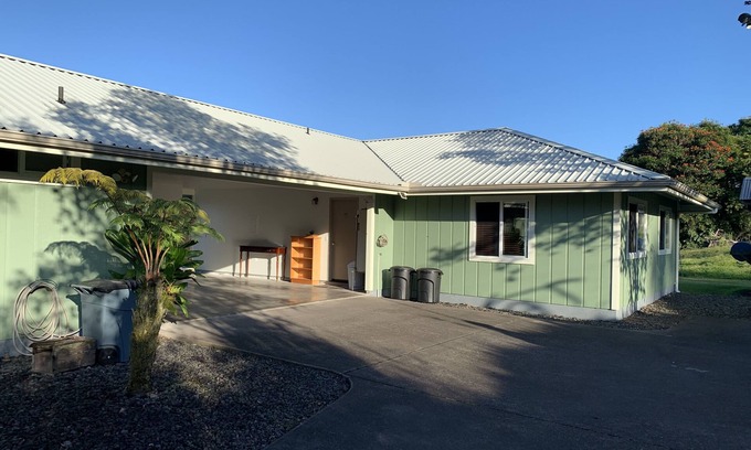 Holualoa Casa | Holualoa Country Home - Ohia, 2 bed 1 bath with a sunset view