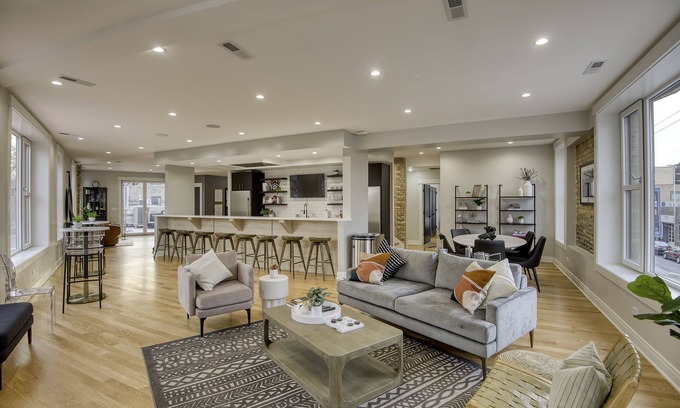 Wrigleyville Apartamento | "Holy Cow"! 4bed 4bath Duplex Penthouse w/ 3,000 sqft Private Roof-Deck!