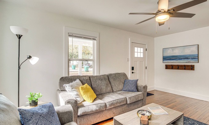 Gulfport Cabaña | Home <1 Mi to Gulfport Beach: Remote Work Friendly