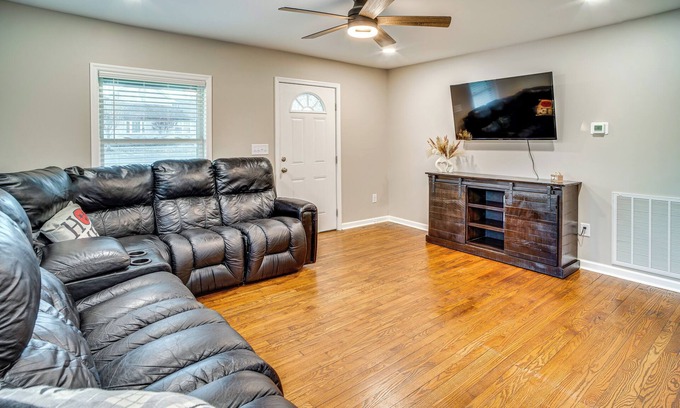 Hendersonville Casa | Home 14 Mi to Highpoint Health w/ Fenced Yard!