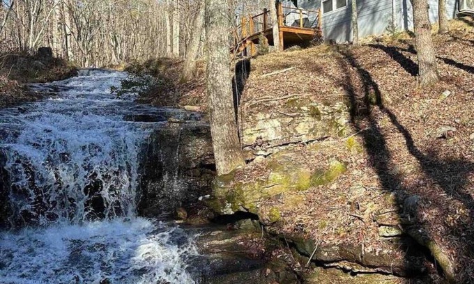 Mentone Casa | Home Above Waterfall - Whimsical Waterfall Cottage