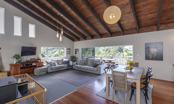 Paraparaumu Casa | Home amongst the native bush