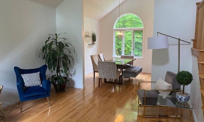 Cornwall Casa | Home amongst the trees-3 bed/3 bath modern stay!