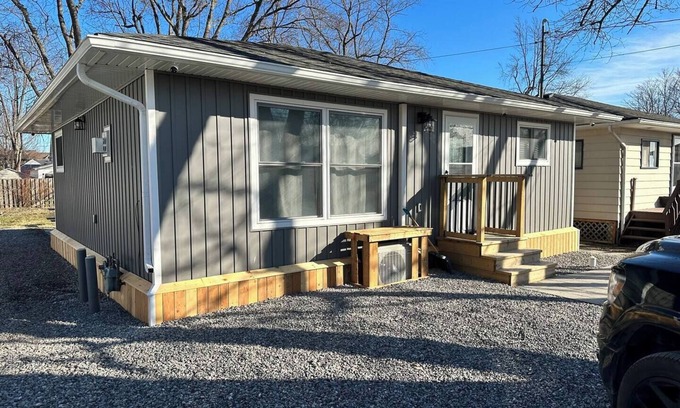 Wainfleet Casa | Home away from home by the lake - Cozy Cottage available for a small family.