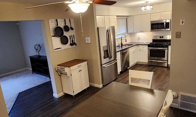 Central Islip Casa | Home Away From Home Luxe Condo