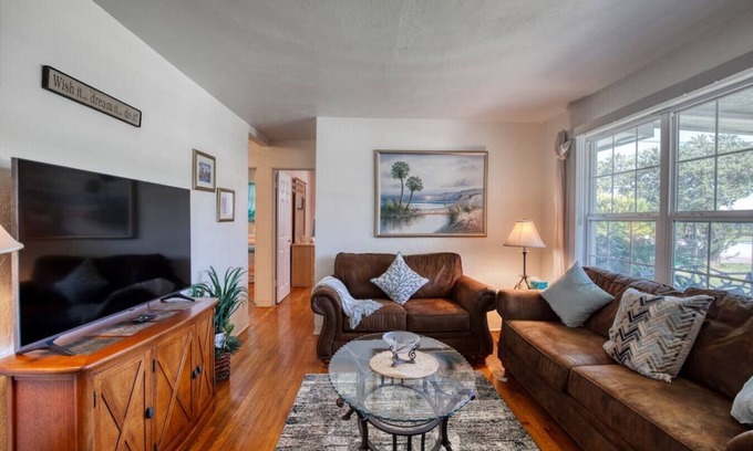 Brentwood Park Casa | Home Away from Home Daytona 3 Bedroom