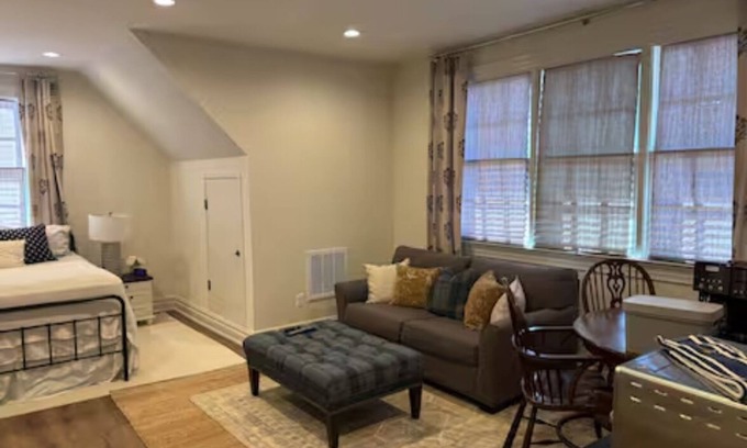 Falls Church Apartamento | Home Away From Home in Falls Church