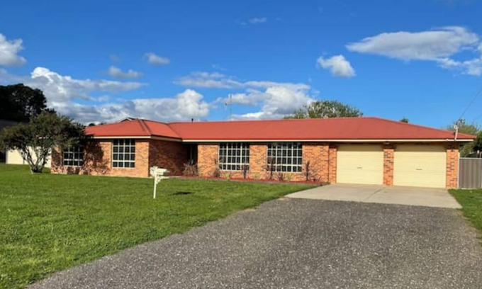 Raglan Casa | Home Away From Home