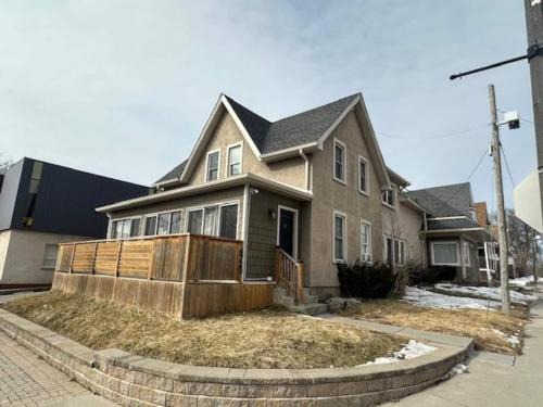 Downtown Niagara Falls Casa | Home Away From Home 2bd