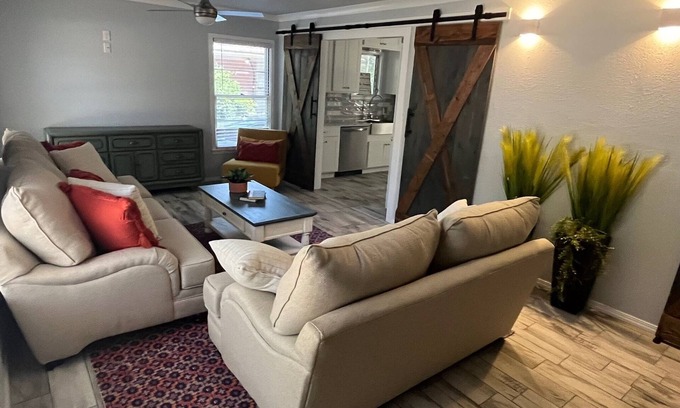 Landon Branch Casa | Home Away From Home - Central Waco, Texas