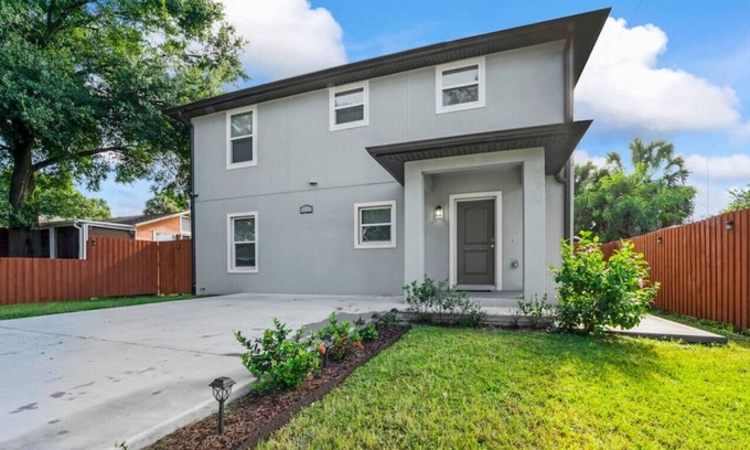 Sulphur Springs Casa | Home Away From Home · Charming dual suite home- Seminole Heights Tampa!