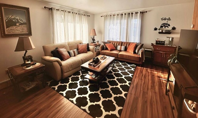 Russian Jack Park Casa | Home Away from home, fully/equipped, nearJBER, private parking <4 miles Downtown
