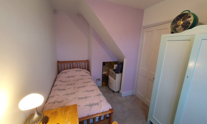 Woking Cama Y Desayuno | Home away from home