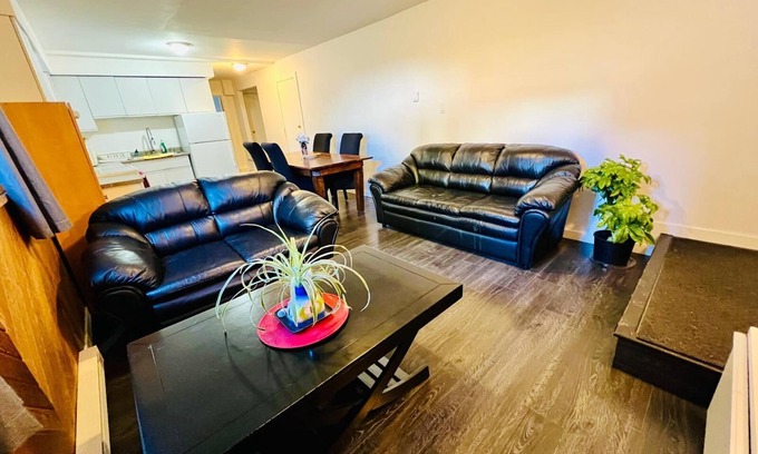 Saanich West Casa | Home Away from Home in Victoria (centrally located)