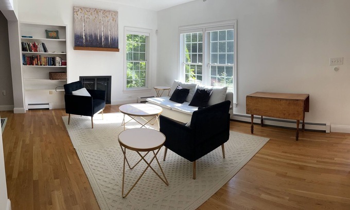 Adamsville Casa | Home-away-from-home in Westport Harbor.