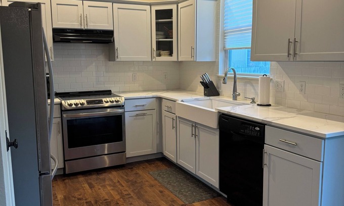 Papillion Casa | HOME AWAY FROM HOME - just minutes from downtown
