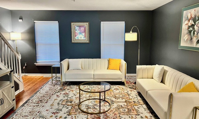 Elkton Casa | Home Away from Home - Local Shops, Restaurants & Grocery stores within 4 miles!