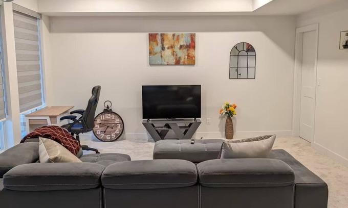 Mission Casa | Home away from home, next to Mission golf course, racetrack and hiking trails.
