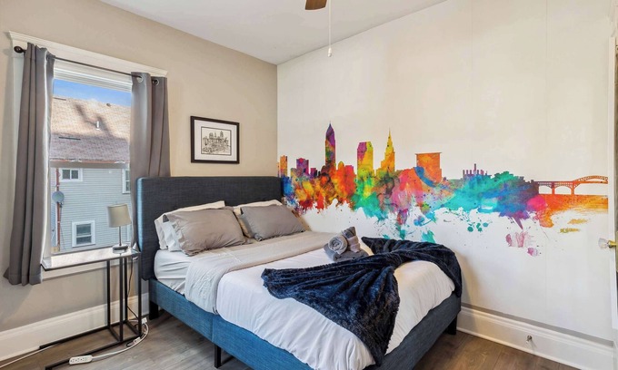 Lakewood Apartamento | Home Away from Home near Downtown CLE- Entire APT!