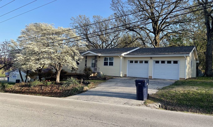 Neosho Casa | Home Away From Home on Ridgewood Road