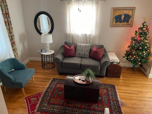 Southeast Apartamento | Home Away from Home Stay - 2 Bedroom,1 Bathroom - Near Capitol Hill