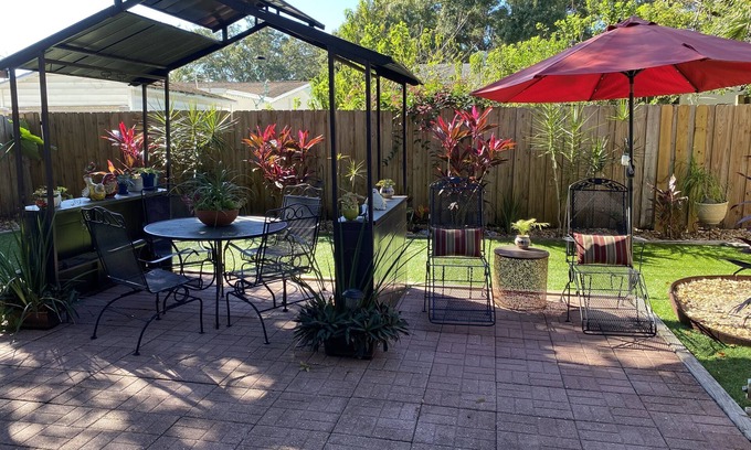 Clearwater Casa | Home away from Home! Close to Beaches and Shops.