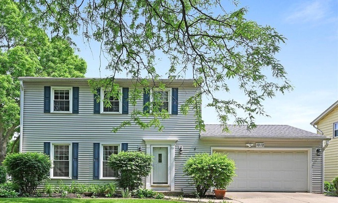 Naperville Casa | Home away from home, month to month rental, located in North Naperville