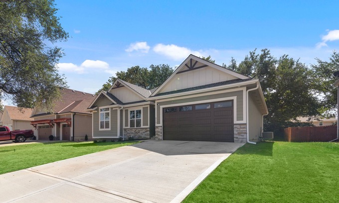 Raytown Casa | Home Away From Home