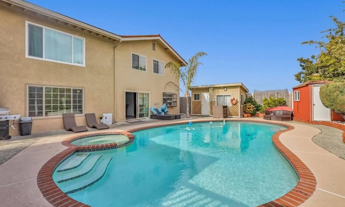 Rodeo Casa | Home Away From Home w/Big Pool and Hot Tub