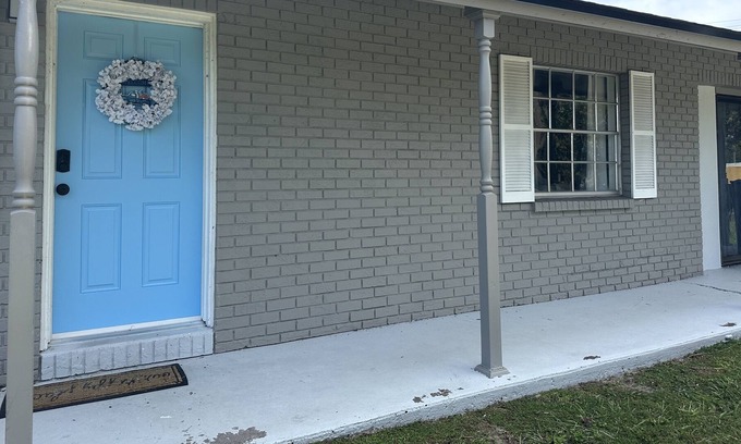 Dade City Casa | Home Away from Home, With a Pool!