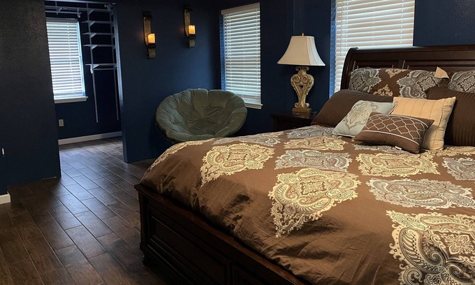 Shepherd Casa | Home away home! Spacious floorplan and yard.