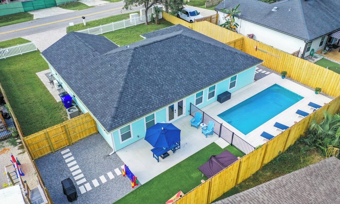 St. Augustine South Casa | Home Away STAy with heated pool! Come enjoy a 4 bedroom/ 2 bath home