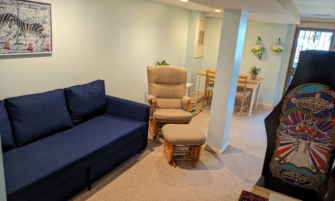 Columbia Heights Apartamento | Home base for your DC adventures - near fun, great food, and public transport.