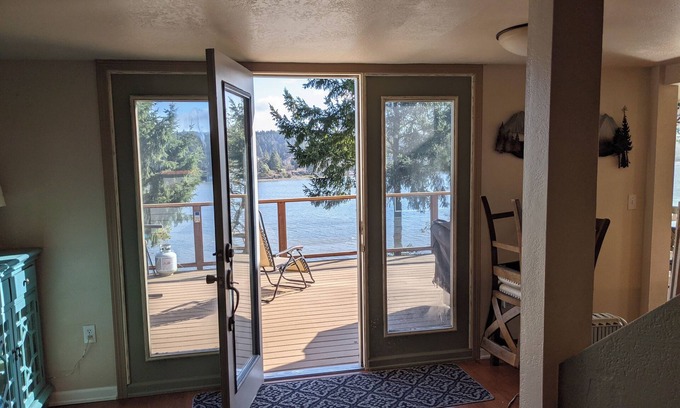 Burley Casa | Home by the Sea Waterfront 2-bedroom, 1-Office in beautiful Gig Harbor