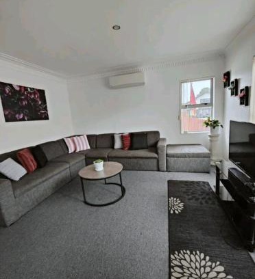 Papatoetoe Casa | Home Close to Amenities and Airport.