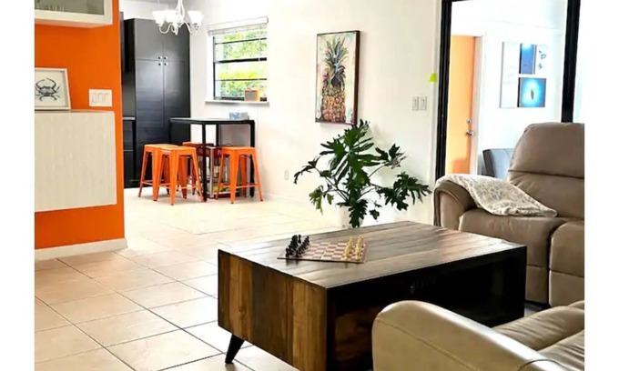 Vero Beach Casa | Home close to shops, restaurants and beach 3/2
