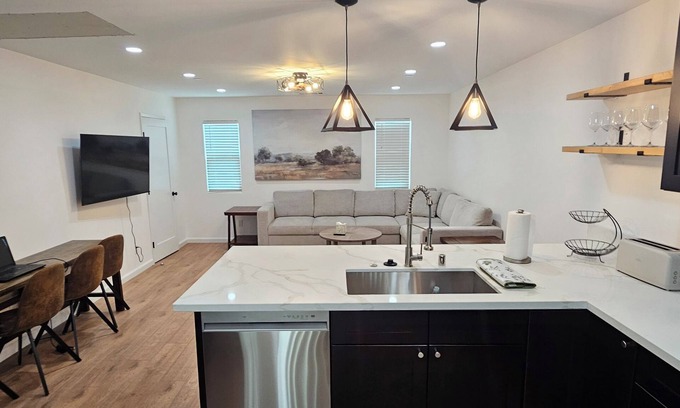 Colton Casa | Home Close to Universities, Shopping Mall, Redlands, Conventions Center