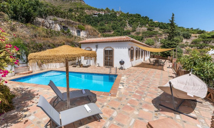 Otivar Casa | Casa "Cortijo La Alberquilla" con vistas a la montaña, vistas al mar, piscina, Wi-Fi y jardín
