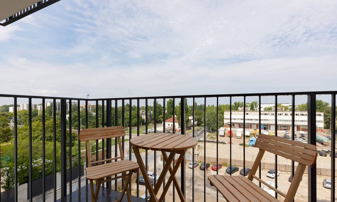 Praga Polnoc Apartamento | Home Factory Estate Kotsisa by Renters
