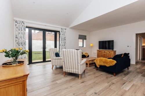Cuddesdon Casa | Home Farm Holiday Homes - Sleeps 26