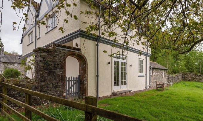 Graythwaite Otro | Home Farmhouse - sleeps 8 guests in 4 bedrooms