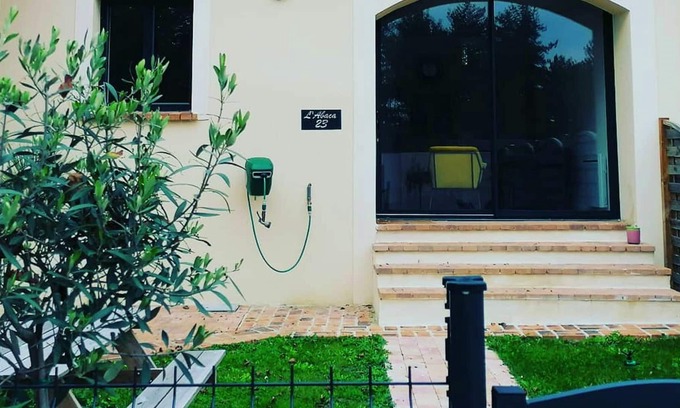 Sainte-Genevieve-les-Gasny Casa | Homerez - Casa para 4 pers. con jardín y terraza en Sainte-Geneviève-lès-Gasny